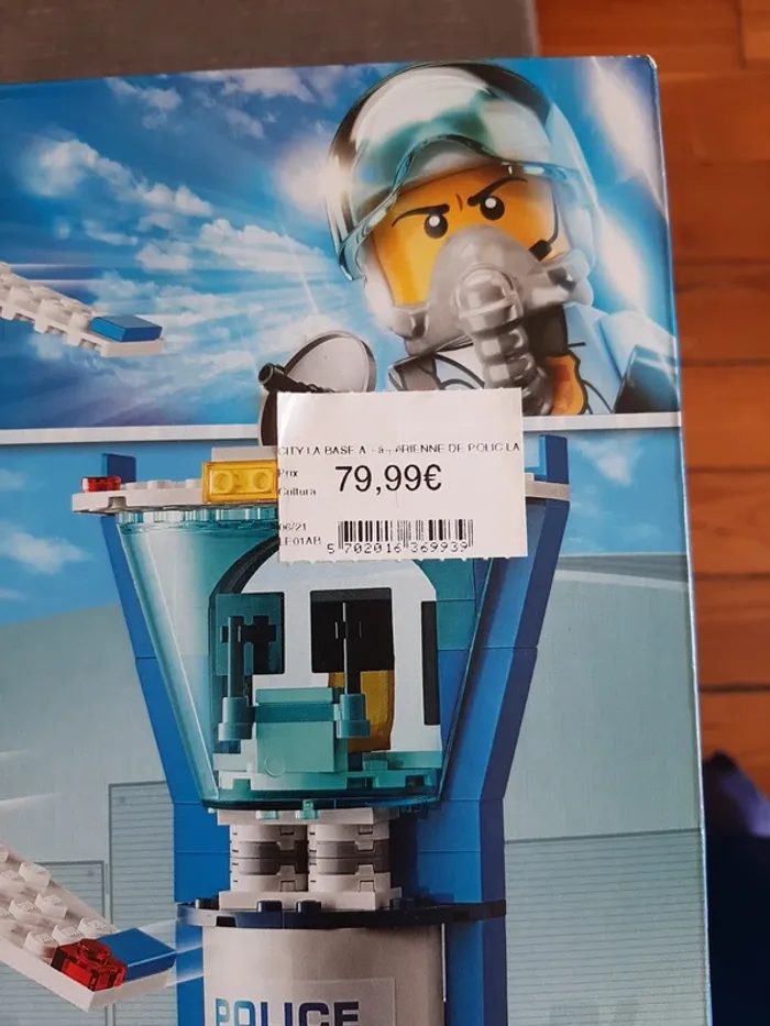 LEGO City base aérienne de police - photo numéro 2