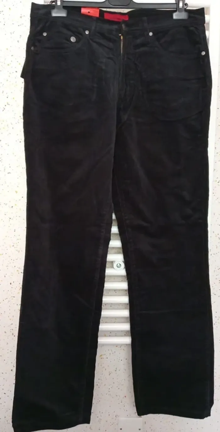 Pantalon en velours noir Pierre Cardin Taille W 34 / L 34 - photo numéro 2