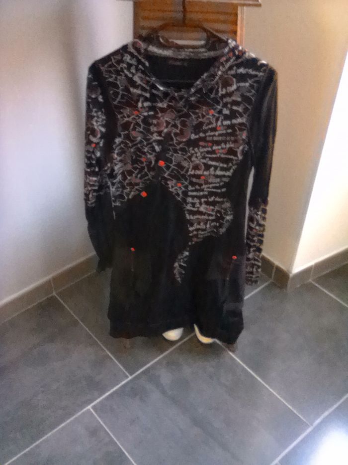 Magnifique robe avec manche dentelle taille 40