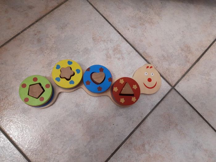 Puzzle chenille en bois