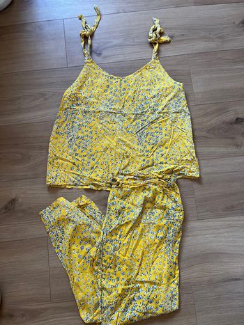 Pyjama à fleurs jaune taille 38/40