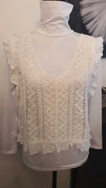 Débardeur crochet broderie anglaise