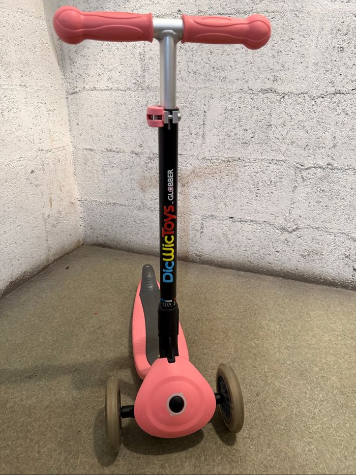 Trotinette globber rose parfait état - photo numéro 2