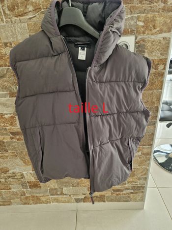 1 doudoune sans manche taille L marron gris marque Décathlon