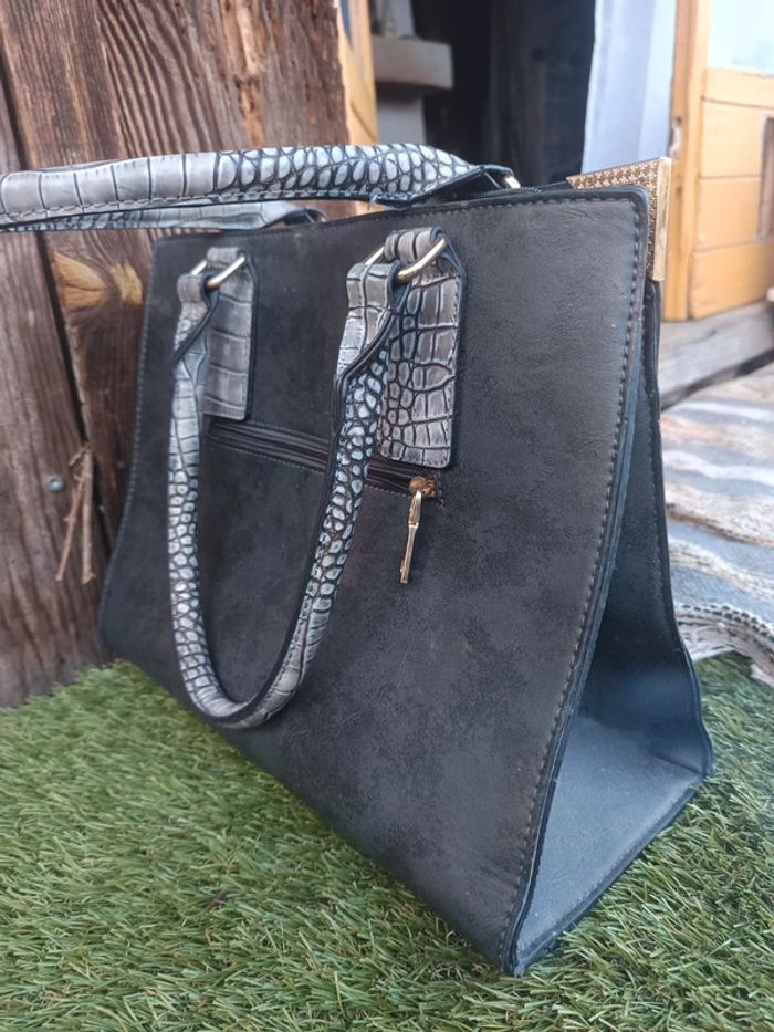 Sac à main neuf jamais servi - photo numéro 2