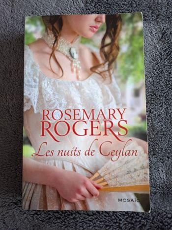 Roman Les nuits de Ceyland de Rosemary Rogers en bon état