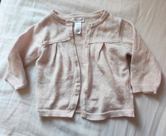 Gilet fin en coton rose beige poudré 1 mois