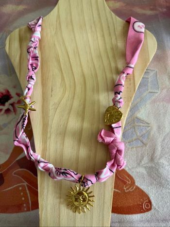 Collier bandana rose