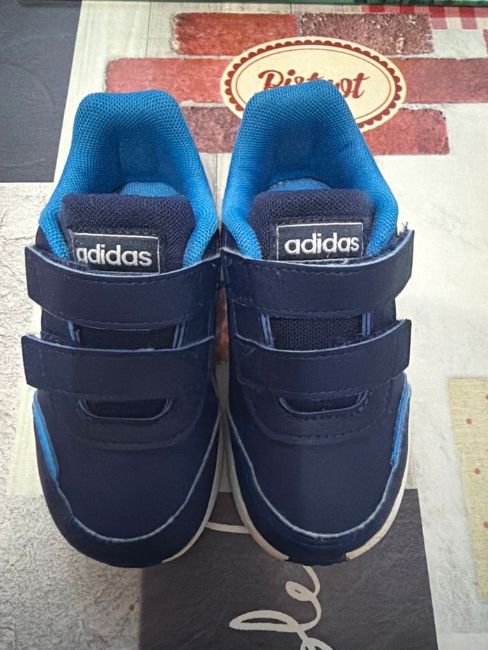 Basket adidas garçon à scratch taille 24