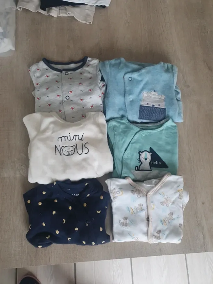 Lot 6 pyjamas