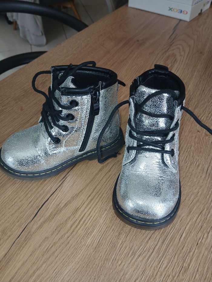 Chaussures montantes T 23