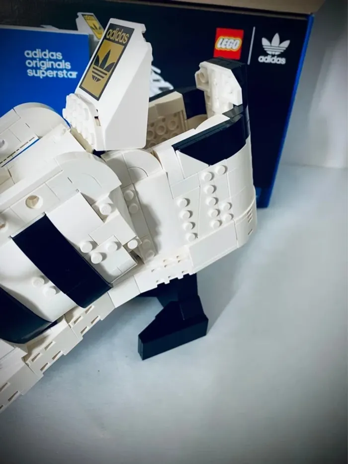 LEGO Icons 10282 - Adidas Original Superstar - Complet avec boîte et Notice - photo numéro 6