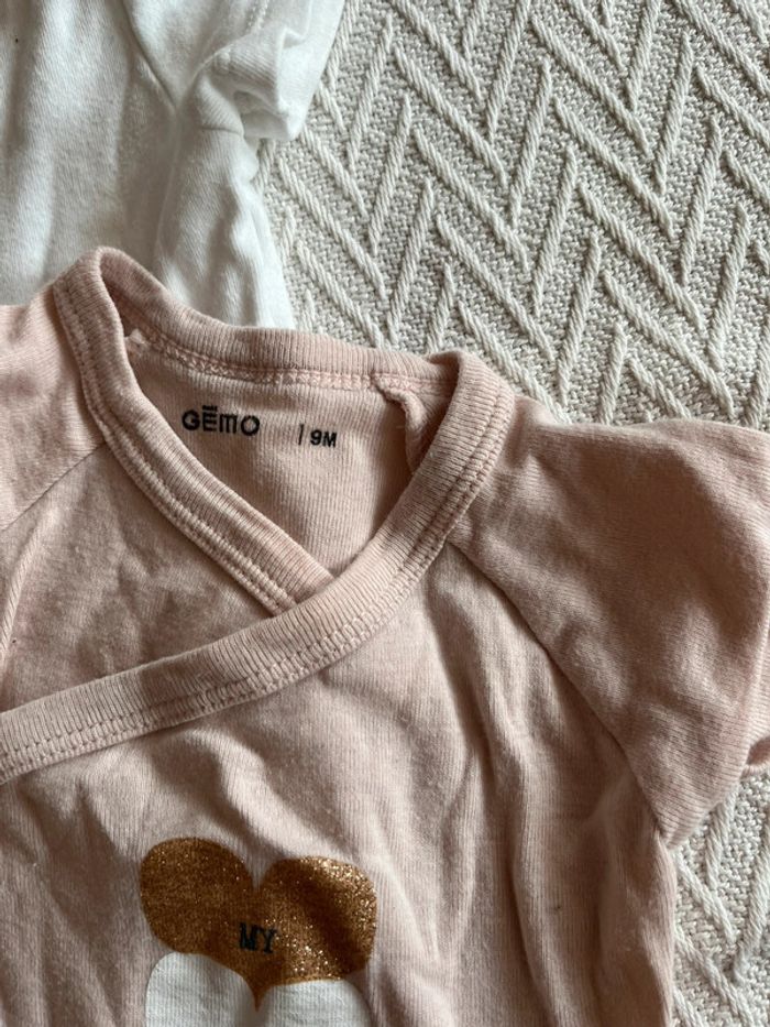 Lot bodies 9 mois - photo numéro 2