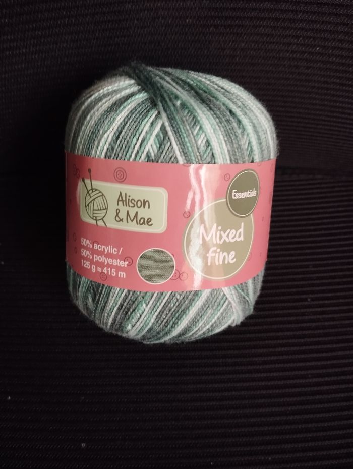 * 1 pelote verts blanc Mixed fine par Alison & Mae - photo numéro 1