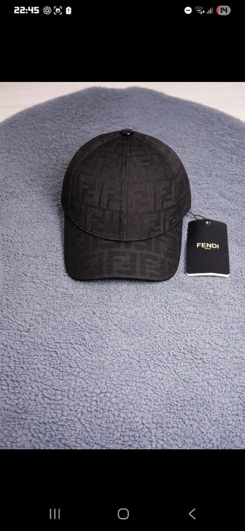 Casquette fendi