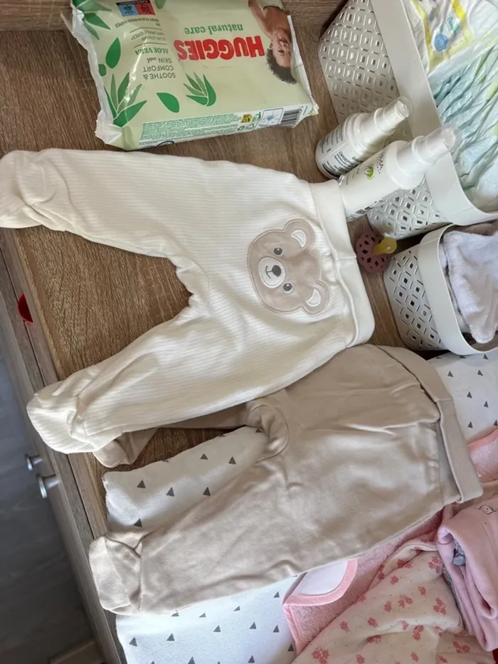 Lot 2 pantalons 1 mois - photo numéro 2