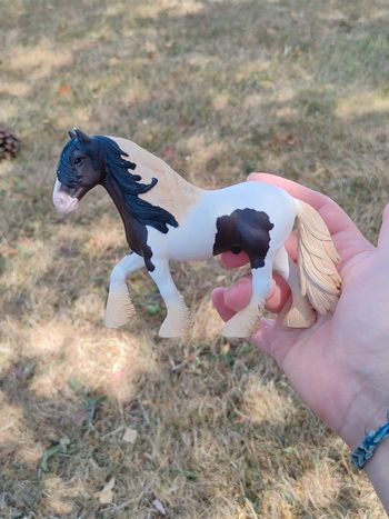 Figurine cheval noir et blanc Schleich