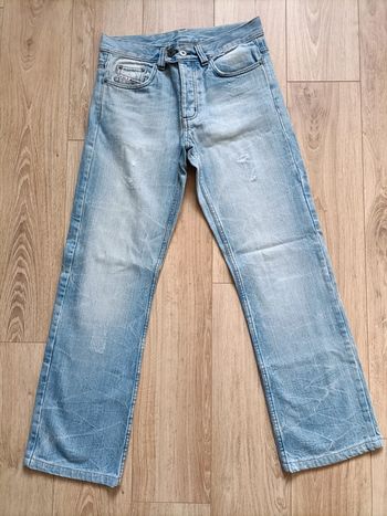 Jeans droit légèrement évasé T. 38