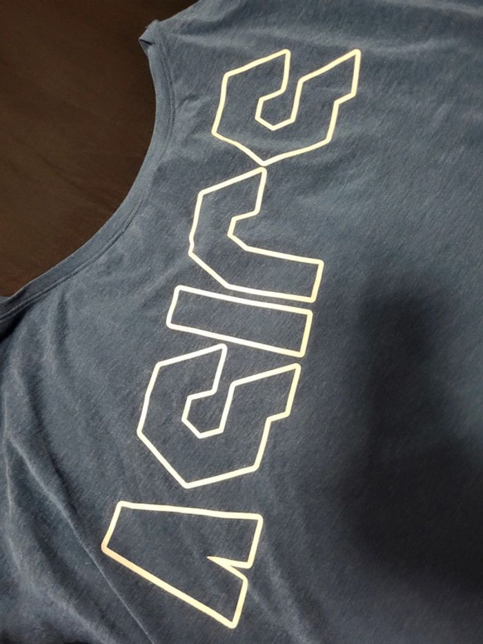 Très beau t shirt de sport asics - photo numéro 3