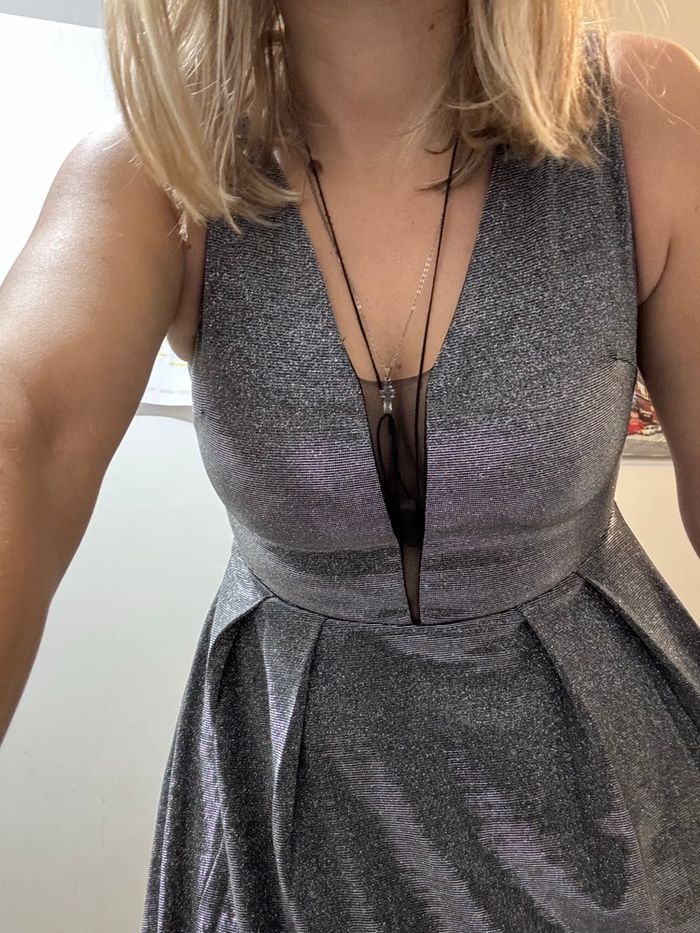 Magnifique robe argentée entièrement pailletée - photo numéro 7