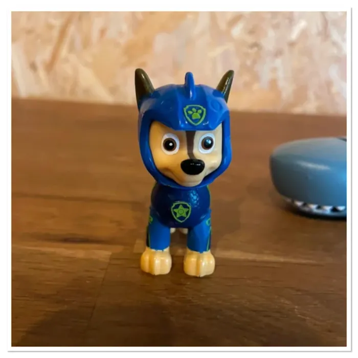 Idée Cadeau 🎁 Figurine Aqua Pups de Chase avec avec son requin de la Pat Patrouille - photo numéro 3