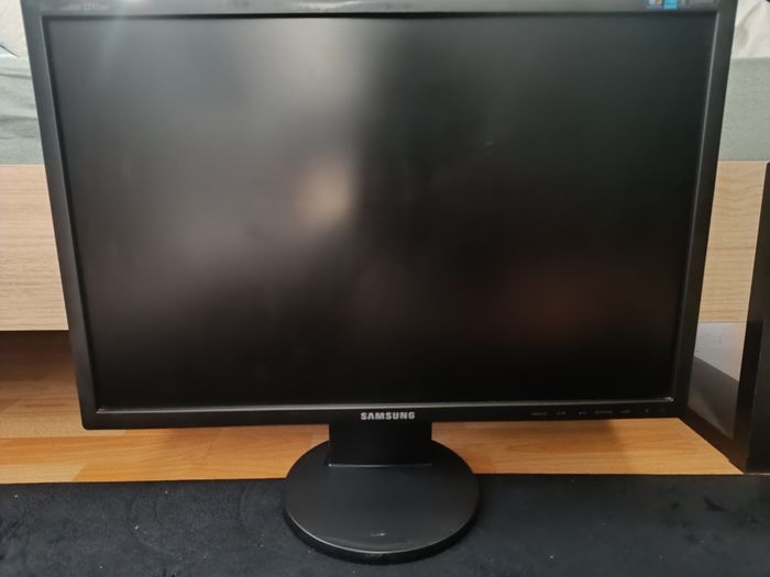 Écran Samsung , clavier HP , câbles d'alimentation - photo numéro 2