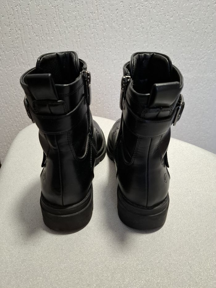 Belles bottines motardes femme Tamaris 37 cuir noir à zips très bon état - photo numéro 10