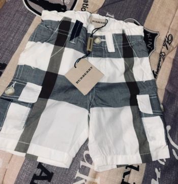 Short Burberry taille 9 mois