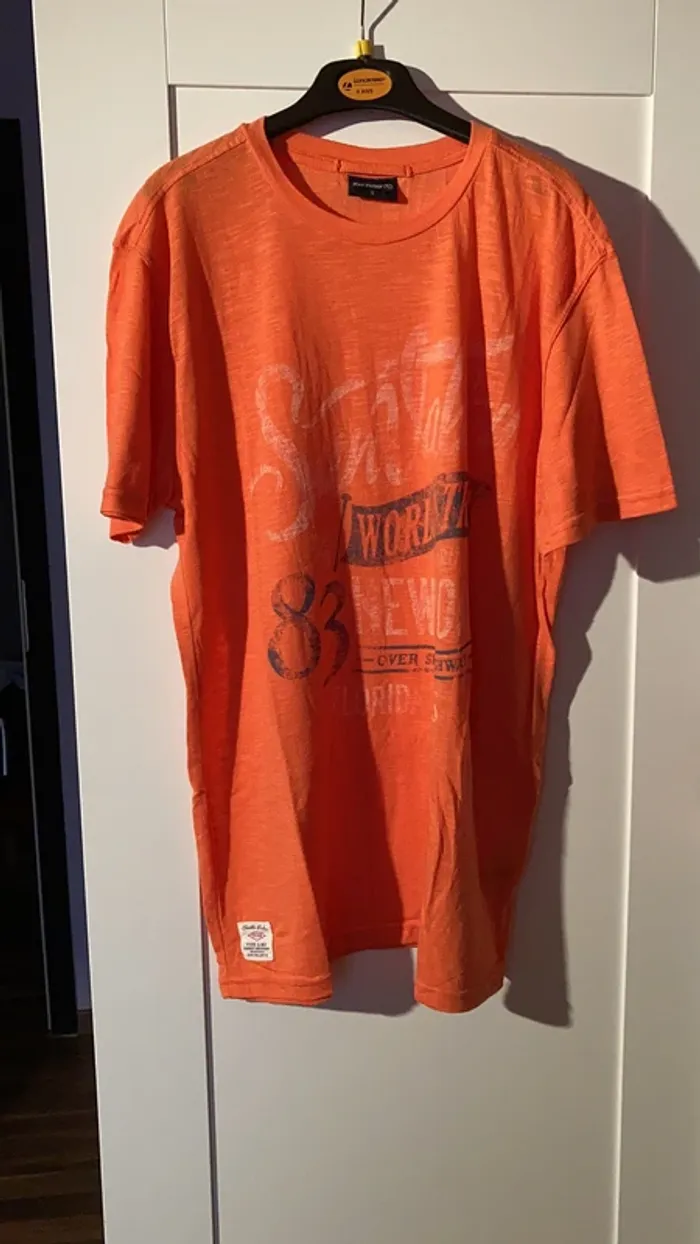 t-shirt orange
