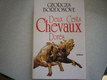 DEUX CENTS CHEVAUX DORES