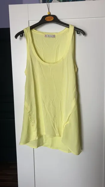 débardeur jaune