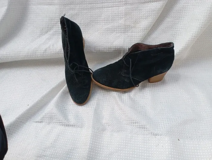 Bottines Tamaris en daim noir taille 40