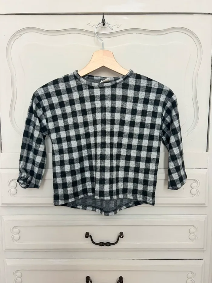 Superbe petit pull gris et noir à carreaux Zara taille 6 ans