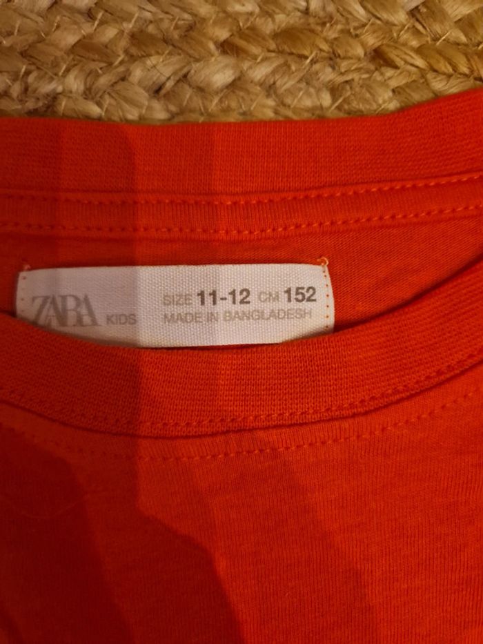 Tee shirt oversize orange imprimé gris clair Zara 🌎Taille 11 / 12 ans 🌎 - photo numéro 3