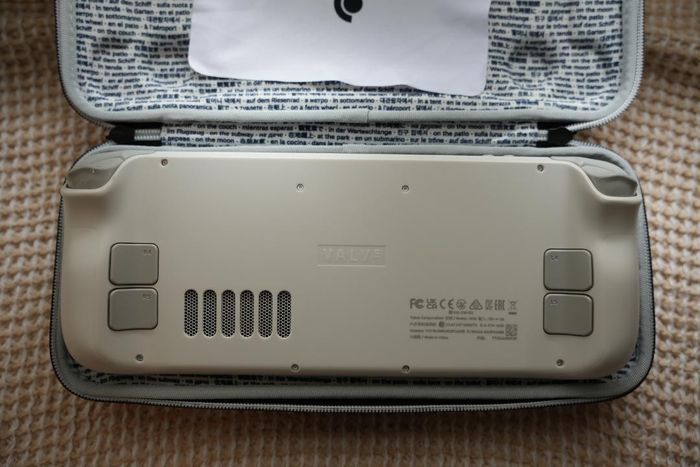 Console portable Steam Deck OLED 1 To NVMe SSD blanche édition limitée 7,4 pouces - photo numéro 3