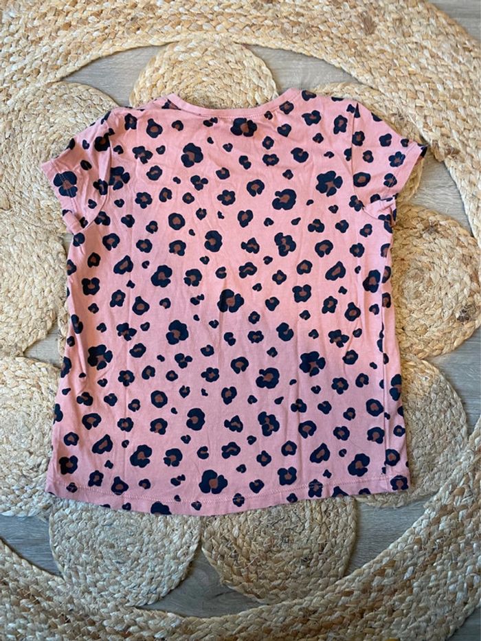 T-shirt motif léopard rose H&M taille 110/116 cm collection Sanrio - photo numéro 2
