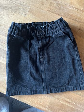 Jupe Kiabi noire en jean tbe taille 8 ans