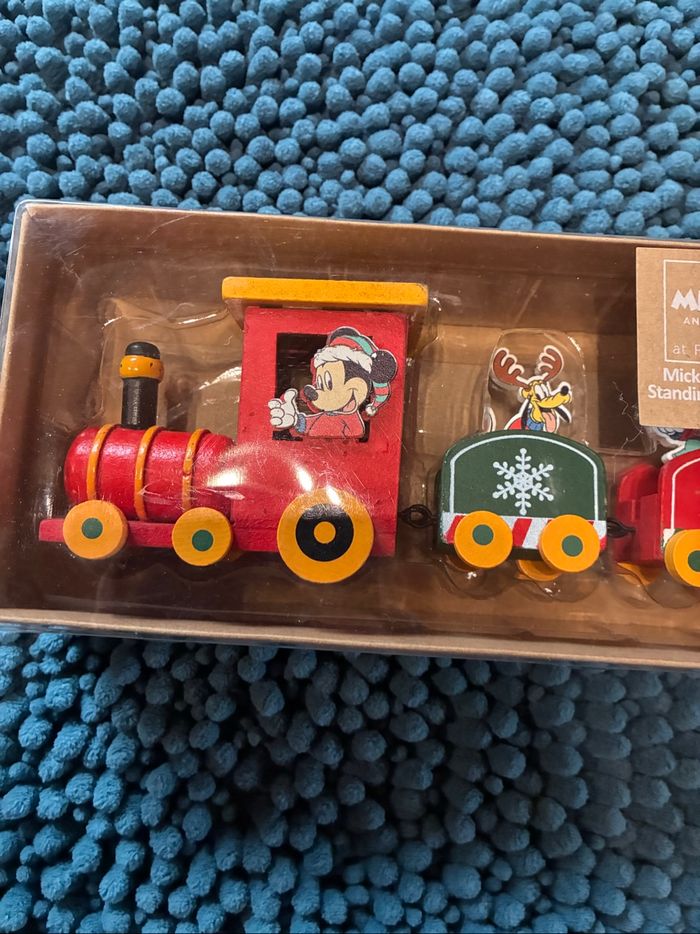 Train en bois Noël Disney neuf - photo numéro 2