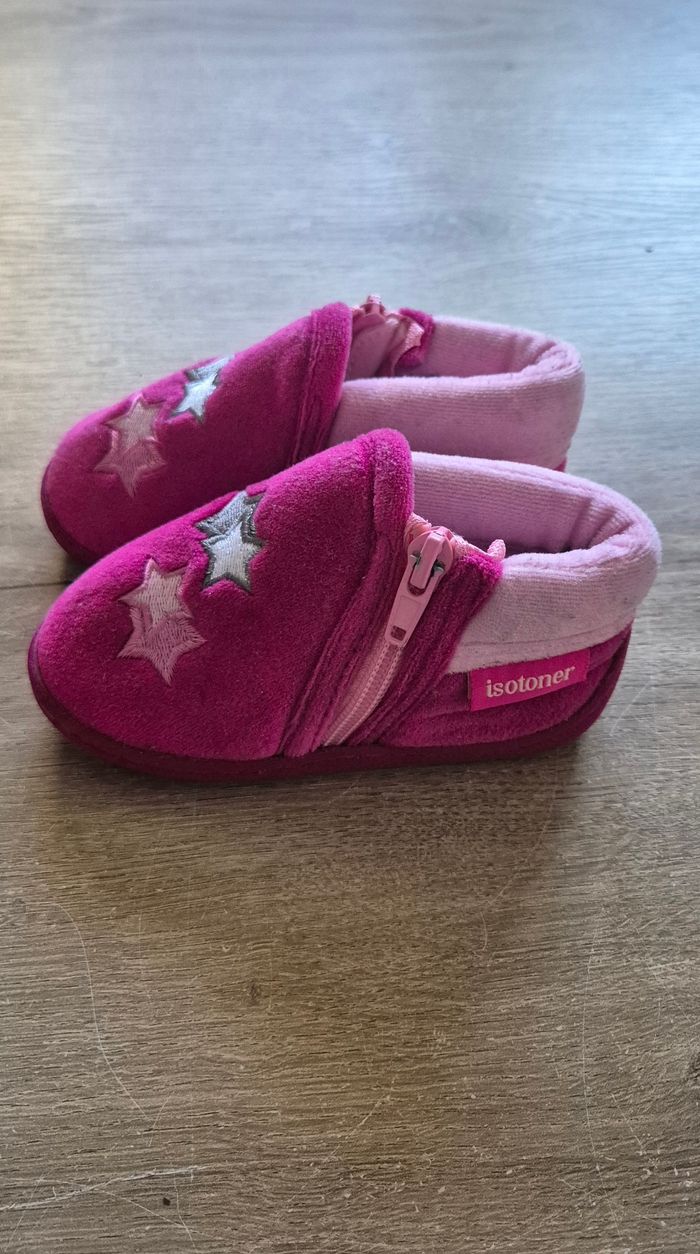 Chaussons Isotoner T.22 🌟 - photo numéro 2
