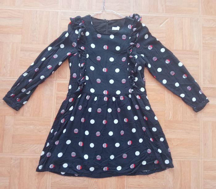 Jolie robe noir à petit pois taille 10 ans