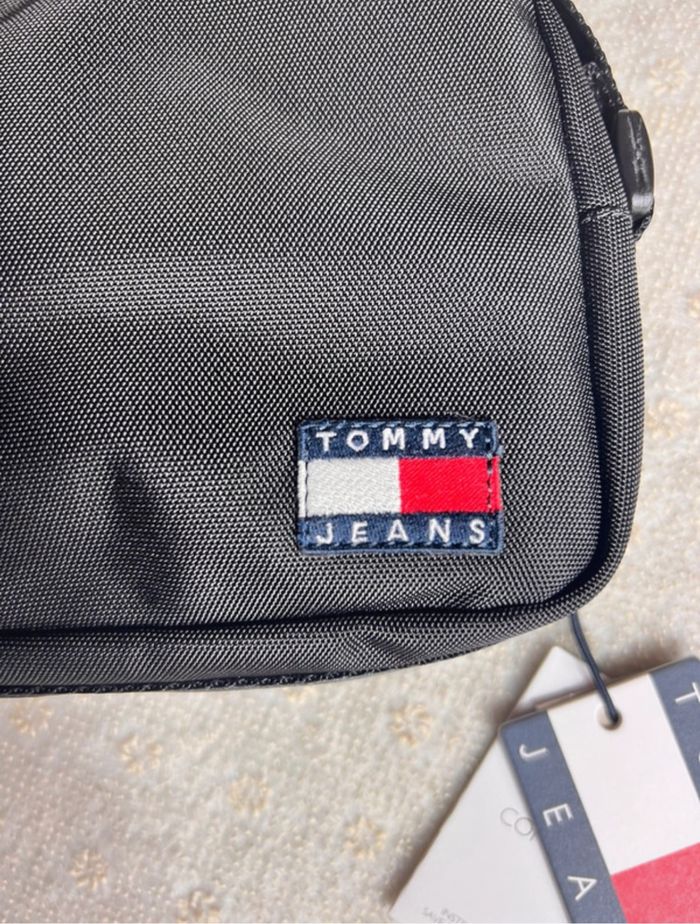 Magnifique sac Tommy jean neuf avec étiquette - photo numéro 2