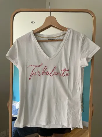 Tee-shirt blanc avec inscription