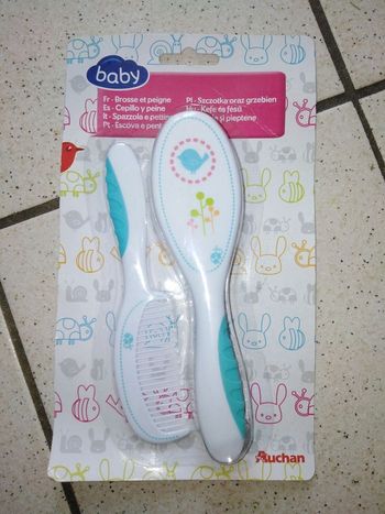 Lot neuf peigne, brosse bébé, mixte, sous blister blanc, soin, bain