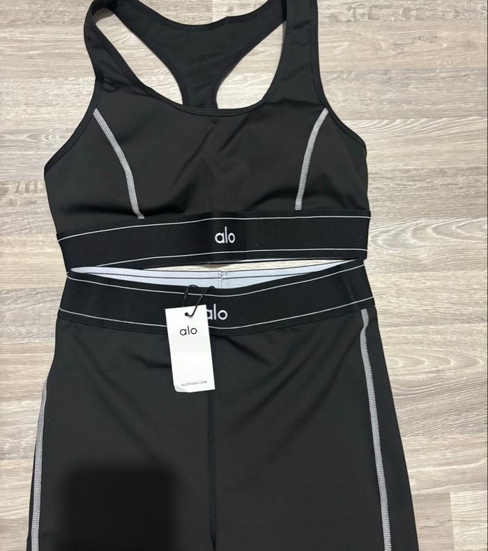 Ensemble legging et brassière Alo yoga - Taille M - Neuf - photo numéro 3