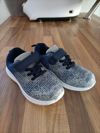 Chaussures basket neuves bleu marine 29