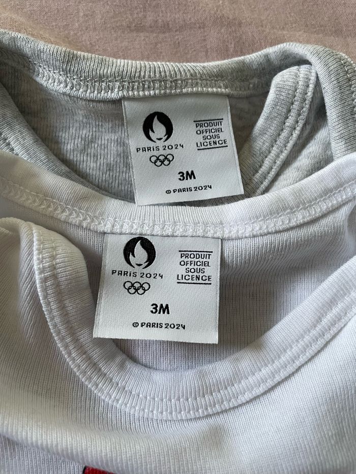 2 bodies manches courtes 3 mois - photo numéro 4