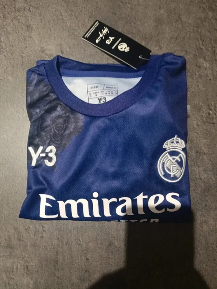 Tenue foot Real Madrid violet 120ans. T.18 - photo numéro 4