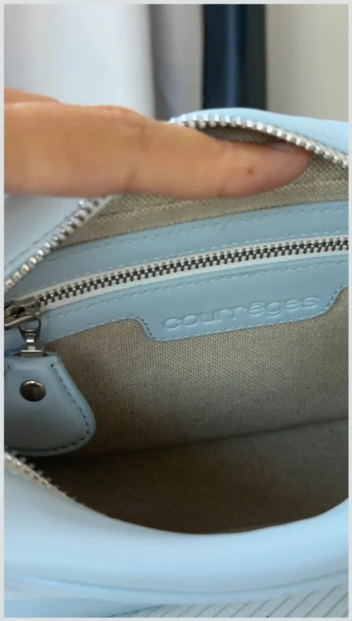 sac caméra bleu ciel Courrèges TBE - photo numéro 11