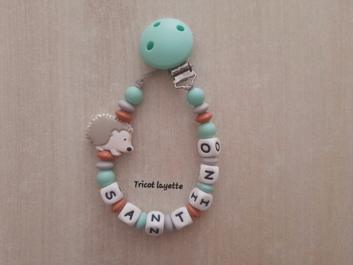 Attache tétine herisson