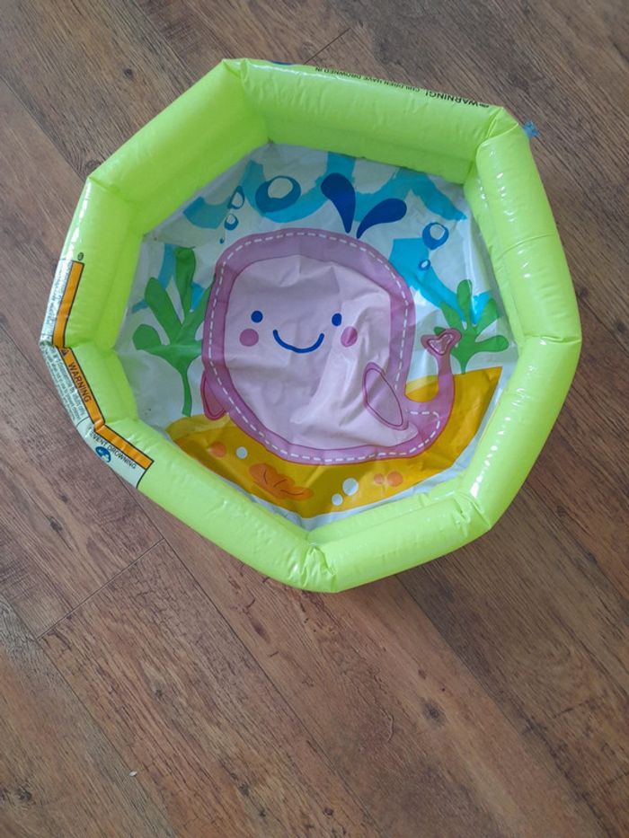 Piscine bébé baleine Intex neuve - photo numéro 2